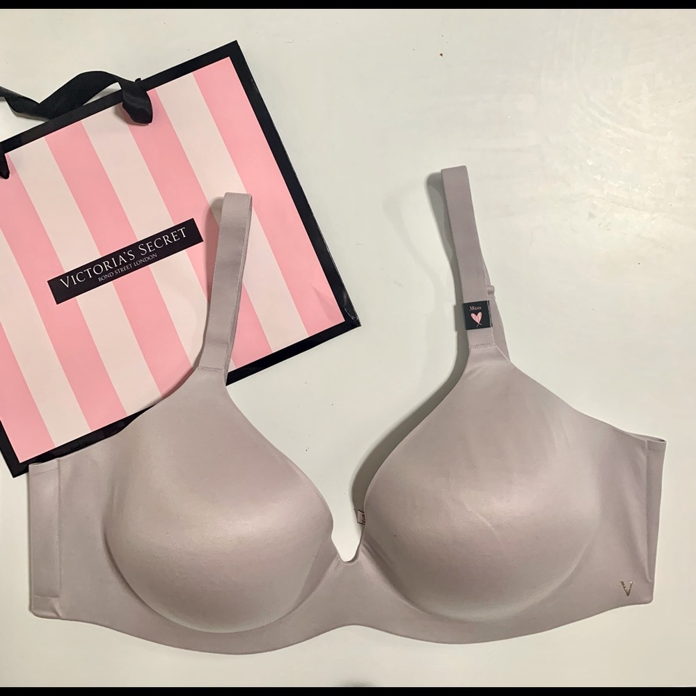 VICTORIA’S SECRET BRA.
